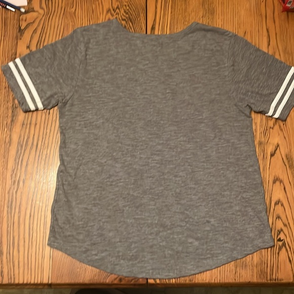 Like new genuine merchandise by fifth and Ocean, Chicago Cubs MLB T-shirt - Picture 8 of 10